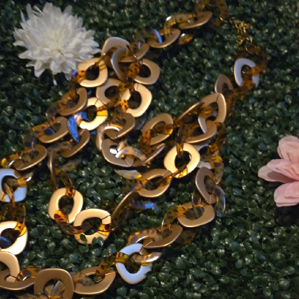 Elegant Gold Chain Necklace